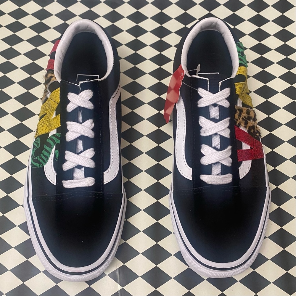NWT Rasta Multi Animal Vans